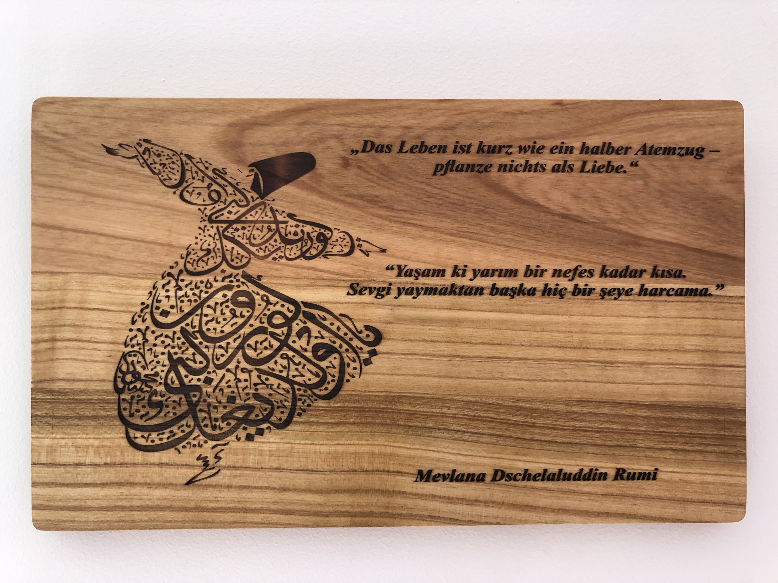 Rumi Lasergravur mit Zitat auf geöltem Kirschholz, Deutsch-Türkisch
